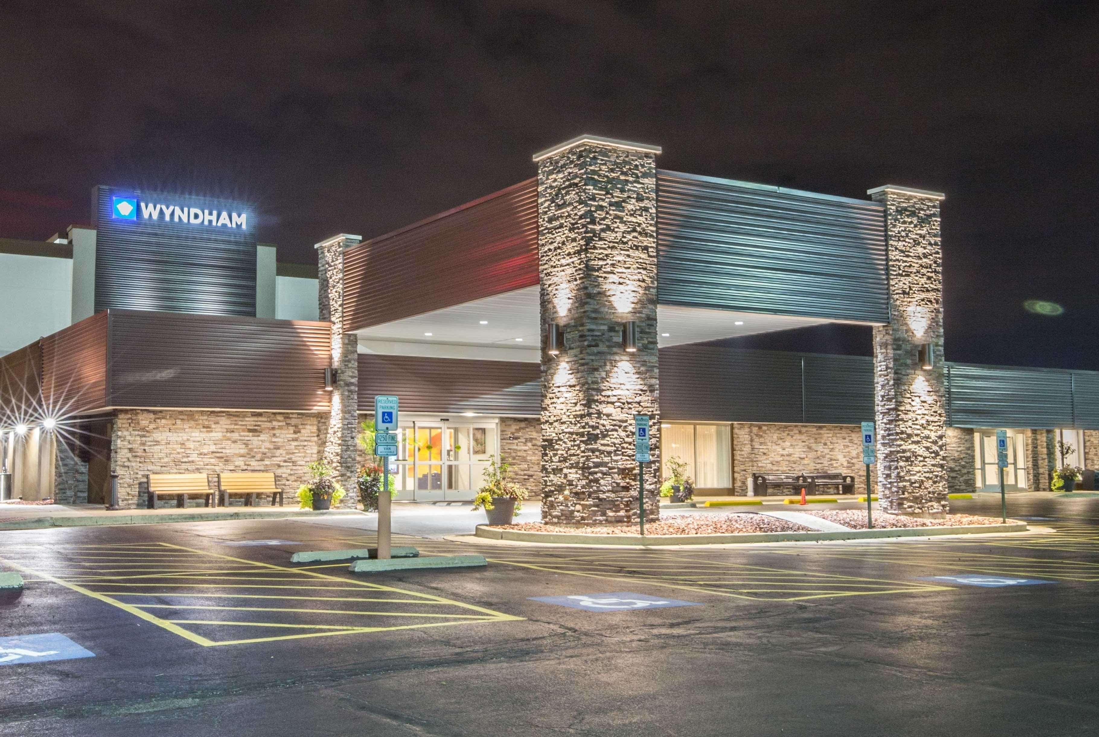Wyndham Chicago O'Hare Hotel Rosemont Exterior photo