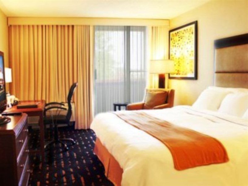 Wyndham Chicago O'Hare Hotel Rosemont Exterior photo
