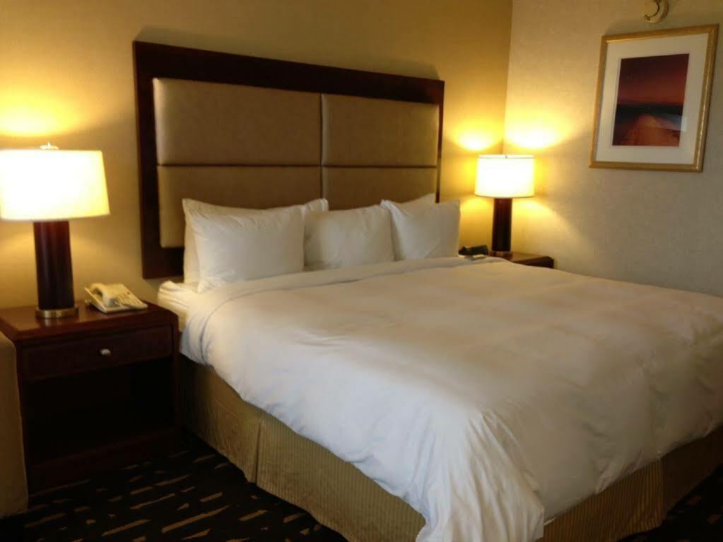 Wyndham Chicago O'Hare Hotel Rosemont Exterior photo